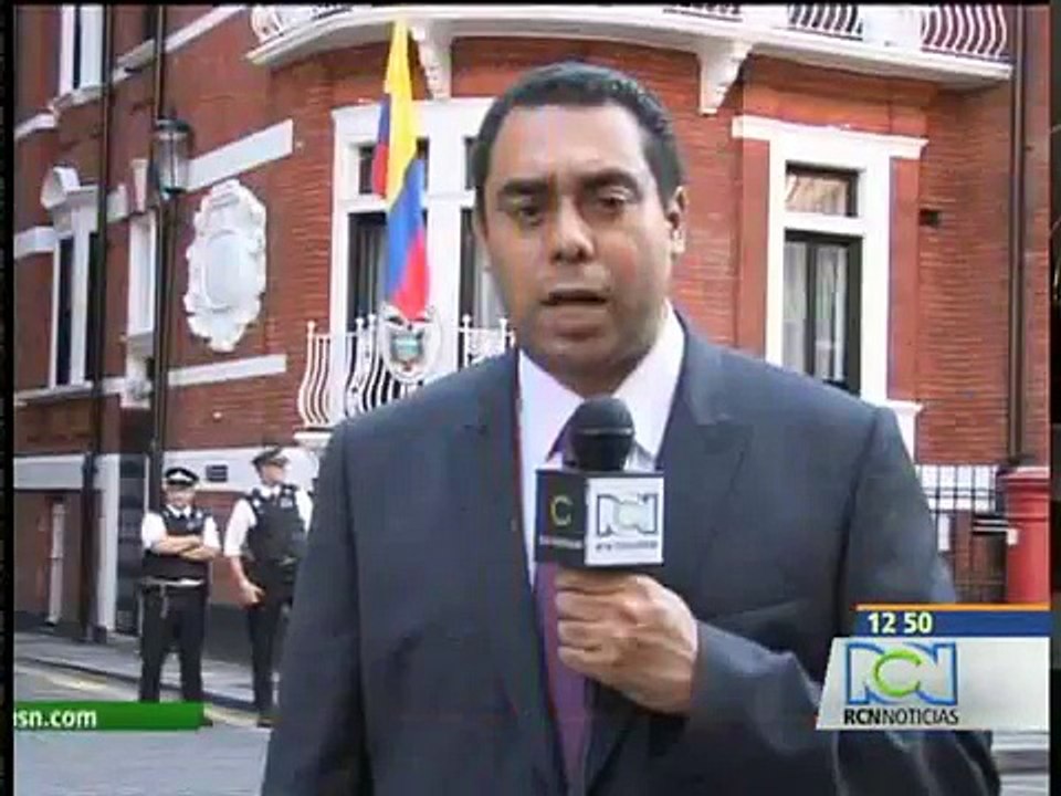 Assange asegura que policía intentó entrar en embajada de Ecuador