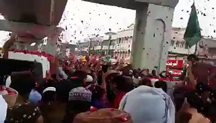 Flowers Rain At Mumtaz Hussain Qadri Shaheeed Van