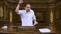 Iglesias acaba su discurso puño en alto y clamando 