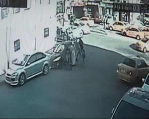Şişli'de kapkaç anı kamerada