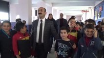 Yüksekova Hdp?li Akdoğan, Okul Ziyaretinde Bulundu