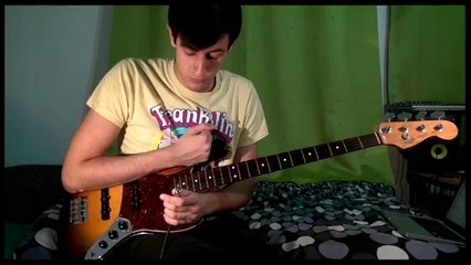 Il joue un solo de basse sans les cordes ! Solo rythmique électro !