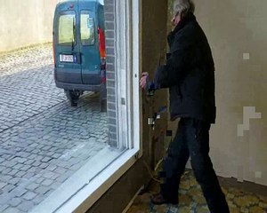 La commune lui avait refusé le permis d'urbanisme pour son garage, il s'est donc arrangé autrement