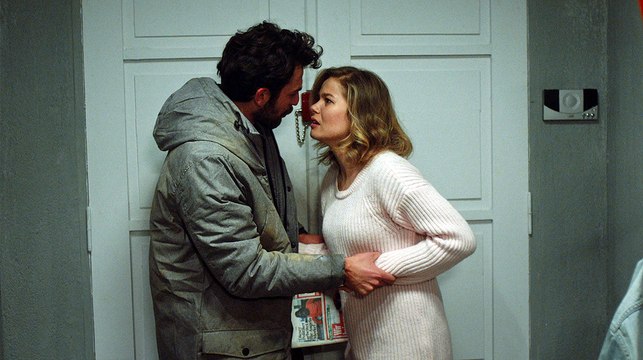 Hayat Şarkısı 4. Bölüm - Kerim teselliyi Hülya'nın kollarında buldu!