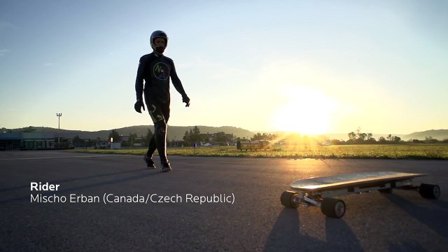 Record du monde de vitesse en longboard électrique à 96 km/h !