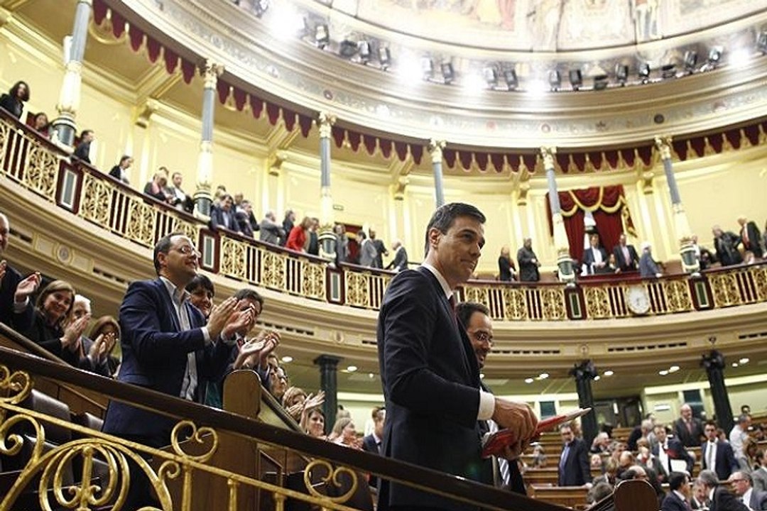 Un debate de investidura cargado de duros reproches