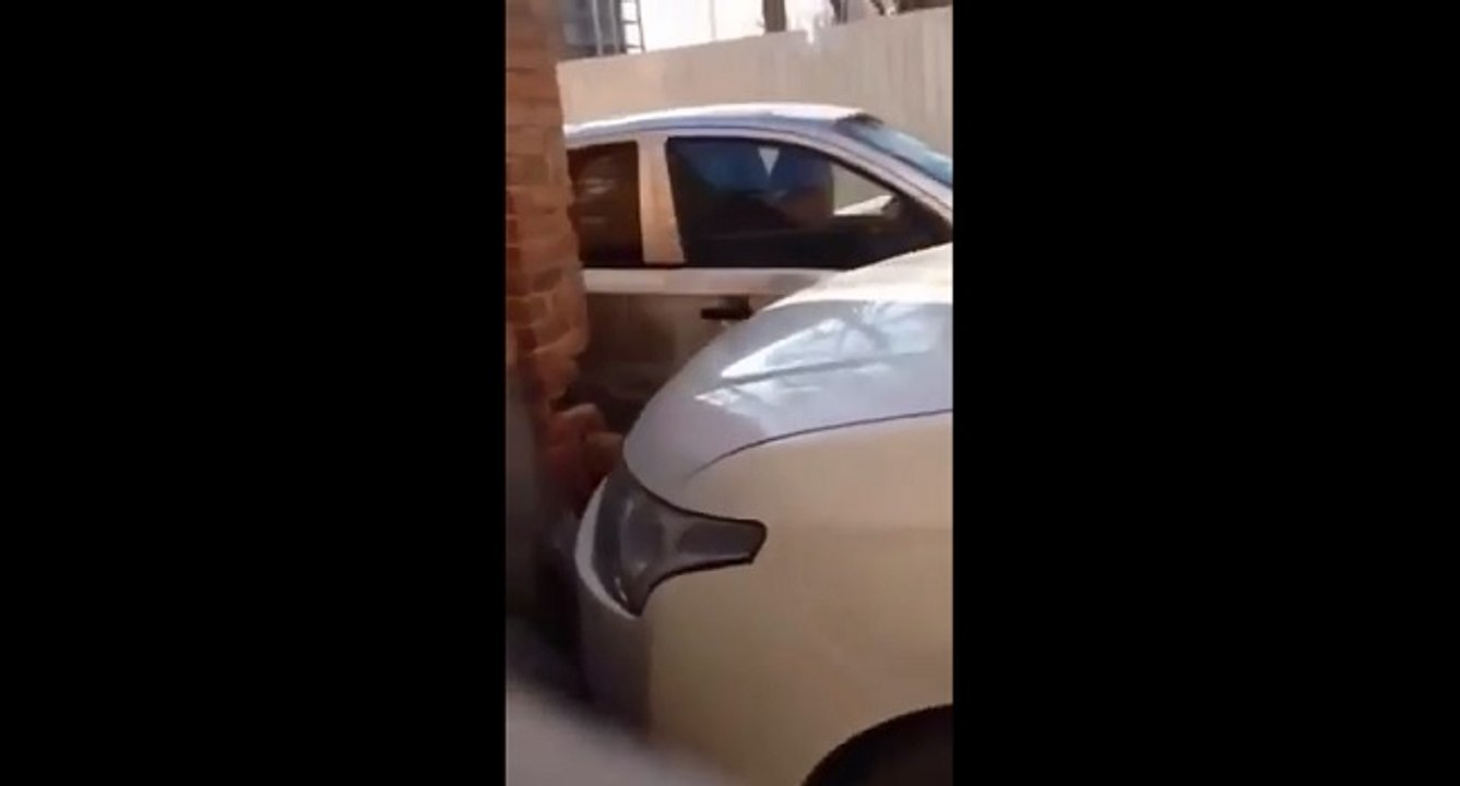 Vidéo : Russie - Un conducteur ivre défonce des voitures