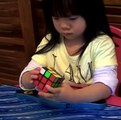 A resolução do cubo de Rubik por uma menininha