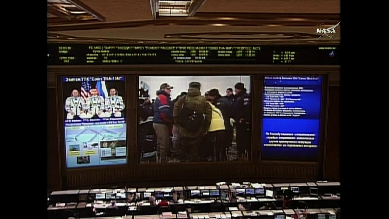 Astronautas retornam à Terra após 340 dias na ISS