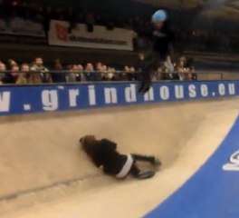 Colisão entre dois competidores em uma competição de patins