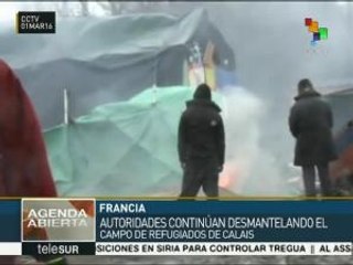 Francia: sigue desmantelamiento de centro de refugiados en Calais