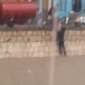 A man risks his life to save a child