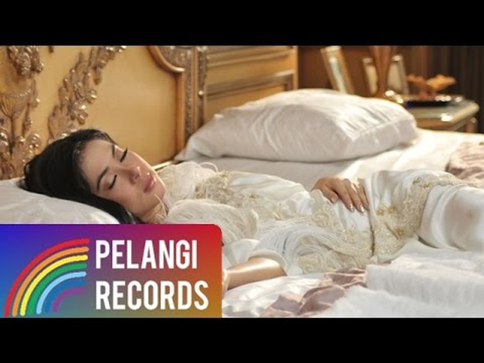 Syahrini - Sesuatu (Official Music Video)