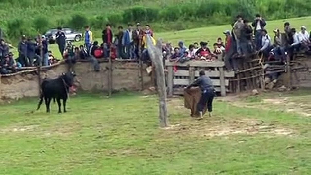 Bull Fighter Fail - Video - KillSomeTime.com