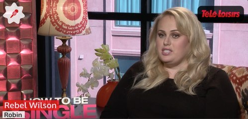 Rebel Wilson, Dakota Johnson… Célibataire, mode d'emploi : les interviews des actrices !