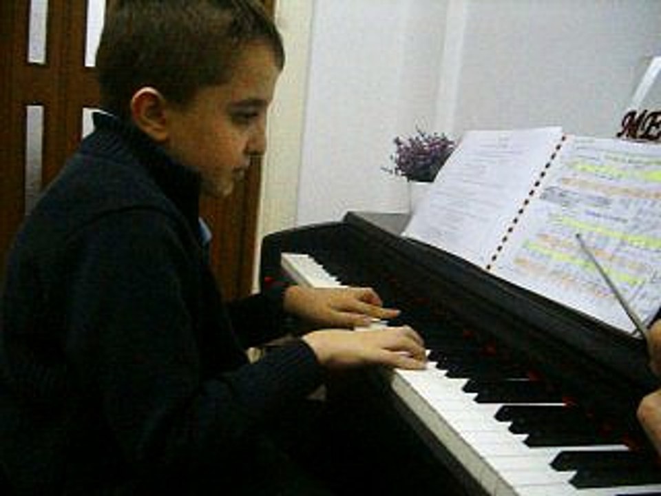 PİYANO DERSİ...  MEDARMONİ SANAT AKADEMİSİ_ www.medarmonisanat.com
