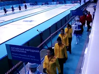 Кёрлинг- представление участниц перед началом игры 15 февраля 2014