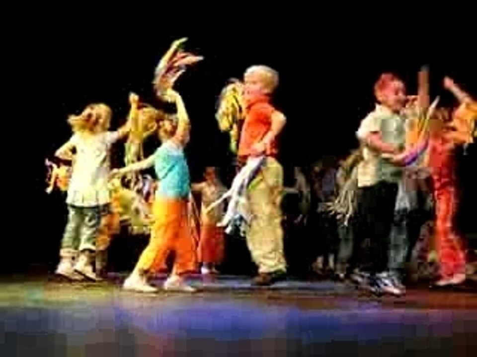 fete de l'école moi je nage pas mais je danse très bien