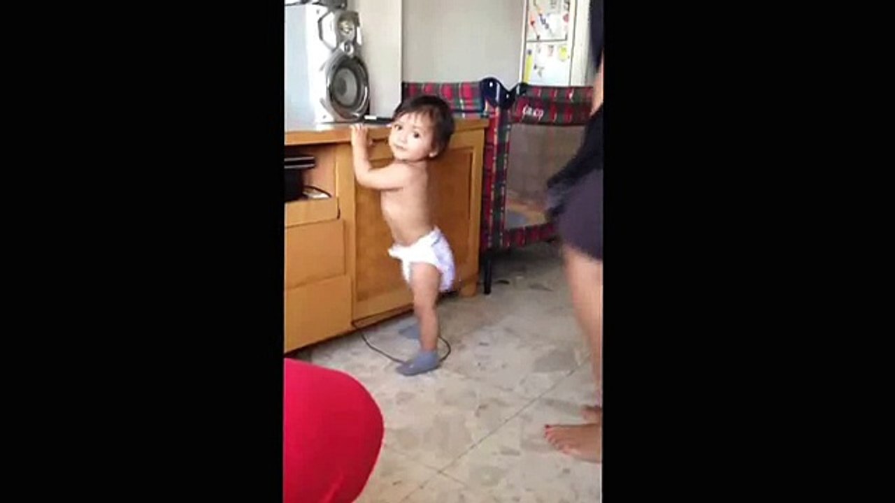 Прикольное видео Малыши танцуют beby