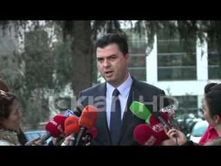 BASHA PARALAJMERON BLLOKIM TE KUVENDIT