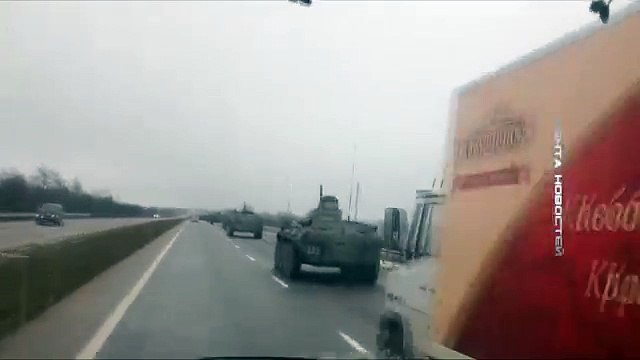 Крым. Большая колонна бронетехники РФ движется в сторону Украины. 13.02.2015
