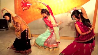 Girl Beautiful Mehndi Dance on Prem Ratan Song 2016