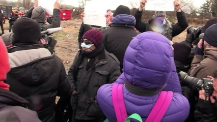 Calais: une dizaine de migrants iraniens manifestent