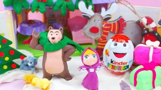 Noël avec Macha et lOurs, des emballages cadeaux sous larbre, les Oeufs Kinder - 2016