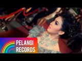 Syahrini - Aku Tak Biasa (Official Music Video)