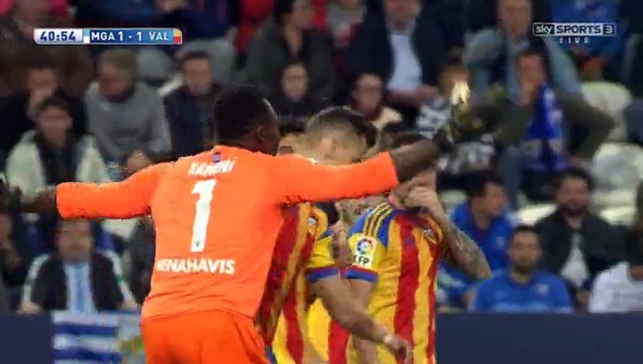 Kameni skrenuo loptu u gol
