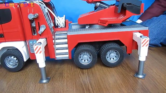 Bruder. Большая пожарная машина Scania с выдвижной лестницей. Игрушка для детей. 03590. Bruder Toys