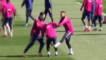 Vai encarar? Neymar e Suárez chamam Mascherano para 'briga' durante treino