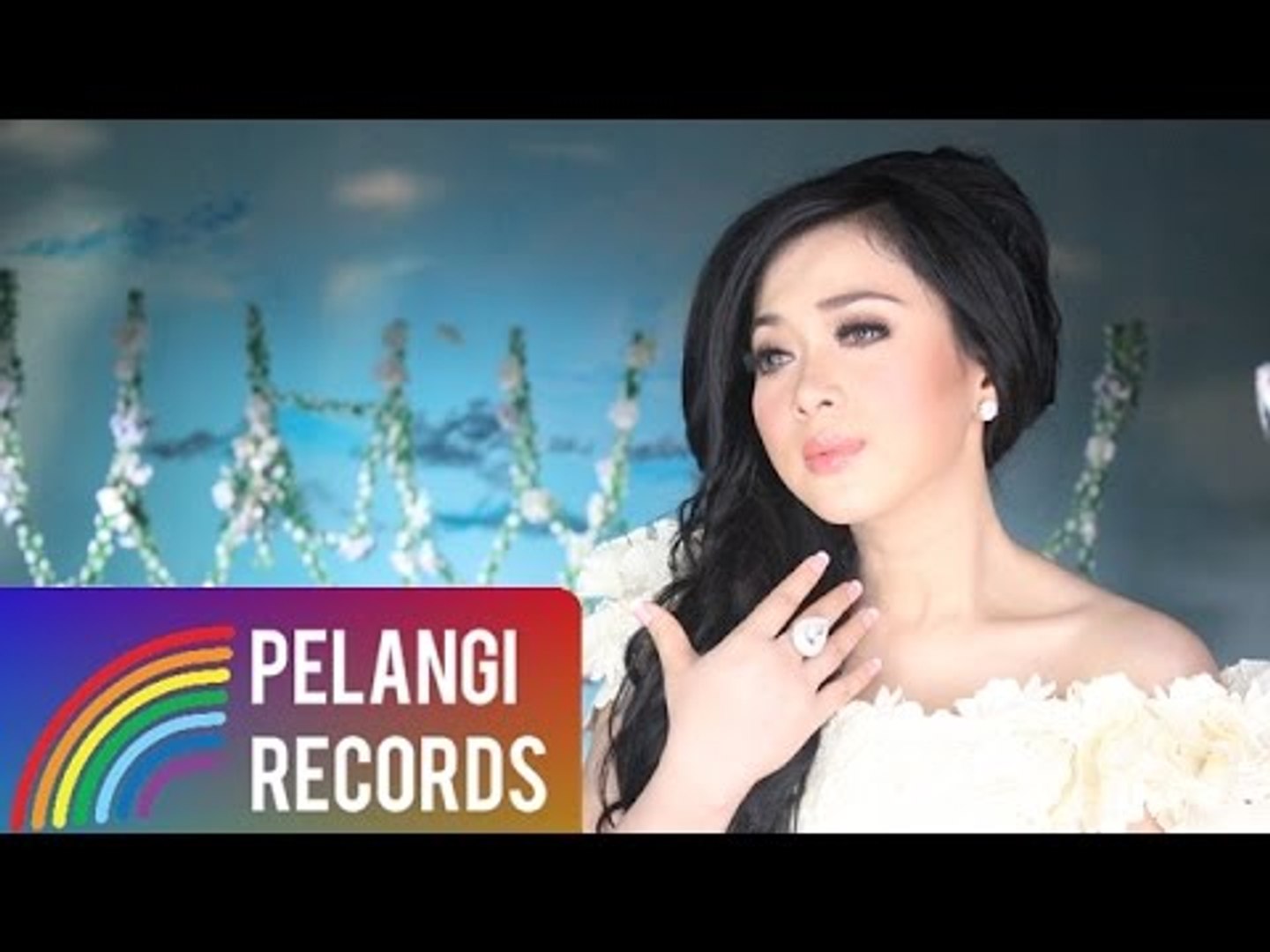 Syahrini Semua Karena Cinta Official Music Video Video Dailymotion Bertahan untuk bahagia hanya untuk cinta ku di sini akan selalu menunggumu akan selalu menjagamu seumur hidupku semua karena cinta. syahrini semua karena cinta official music video