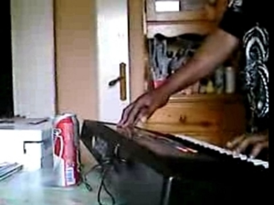 976