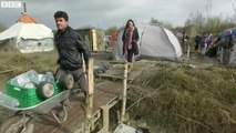Migrants on the move from Dunkirk to new MSF camp
