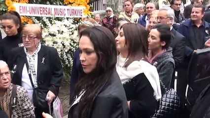 Sezen Aksu’yu acı gününde sanat camiası yalnız bırakmadı