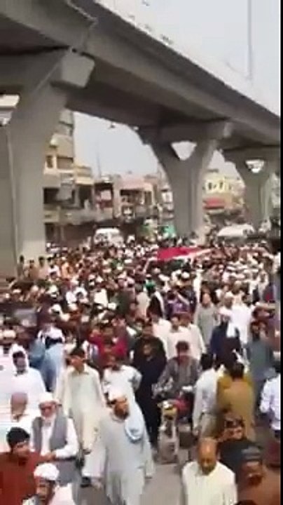 Namaz e Janazah of Mumtaz Qadri Biggest Janazah in the world