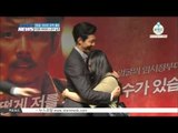 Lee Jung Jae, free hug to celebrate  [ASSASSINATION] (영화 [암살] 815만 관객 돌파, 이정재 프리허그로 화답)