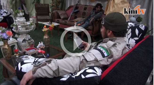 Letak senjata seketika, pemberontak seronok bermain video