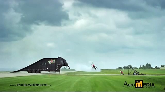 Крутой прыжок на мотоцикле!