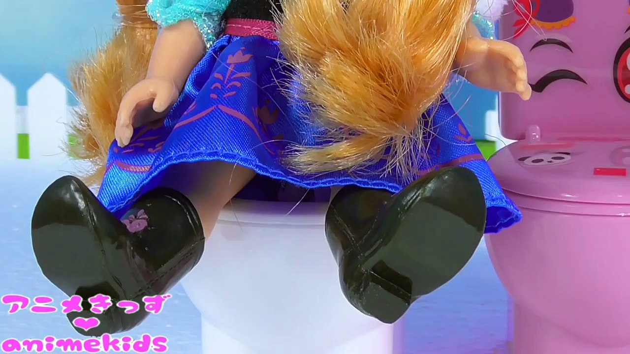 Frozen Elsa Toilet アンパンマン おもちゃ アニメ バイキンマン イタズラ...
