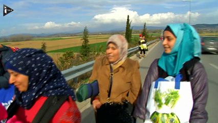A Idomeni, Hamsa et sa famille dans l'attente du passage en Macédoine