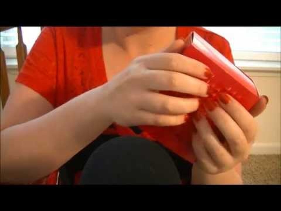 ASMR Two Minute Tingles Tapping/Scratching On A Perfume Box