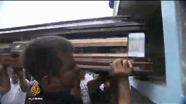 Ecuador earthquake: Funerals begin as death toll rises above 400