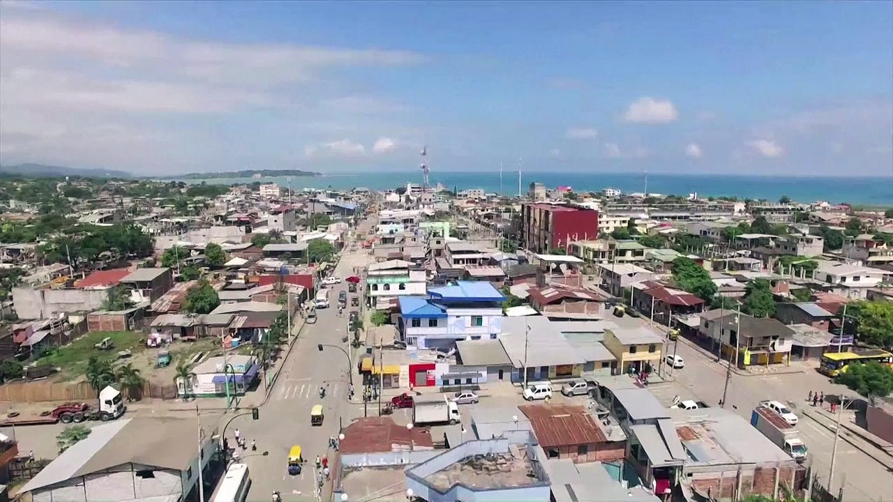 Un drone filme les dégâts du séisme en Equateur