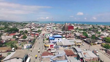 Un drone filme les dégâts du séisme en Equateur