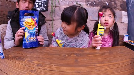 Kẹo Mút Chupa Chups Nhuộm Màu Lưỡi & Cây Xoay Kẹo Minions