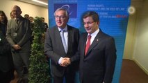 Başbakan Davutoğlu, Avrupa Birliği Komisyonu Başkanı Jean-Claude Juncker ile Görüştü