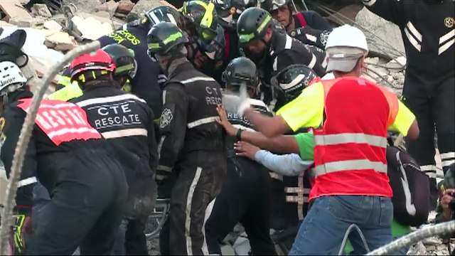 Rescuers pull survivor from rubble of deadly Ecuador quake
