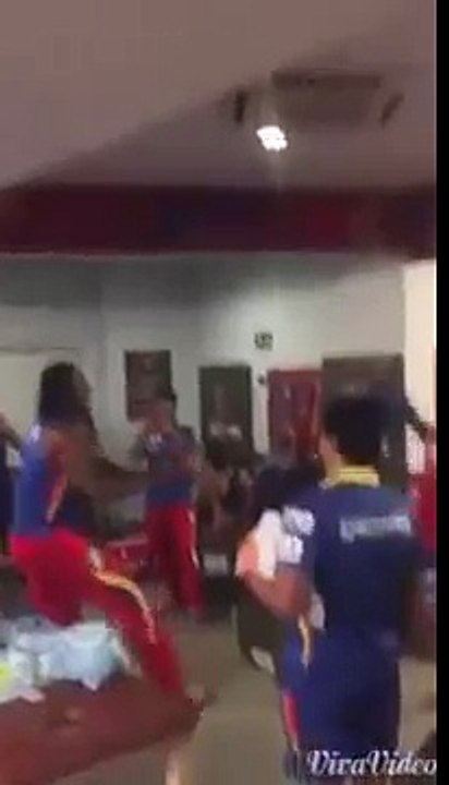 New Video of Virat Kohli, , Chris Gayle funny dance in dressing room  ipl 2016